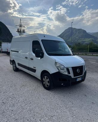 NISSAN 3posti NV400