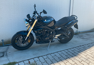 Triumph Street Triple 675 del 2011.