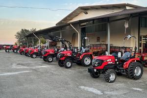 Trattore Nuovo Cosmo Vst930 con gomme larghe