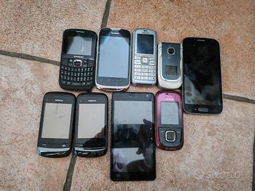 Set vecchi telefoni 