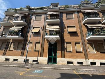 3 LOCALI A NOVARA