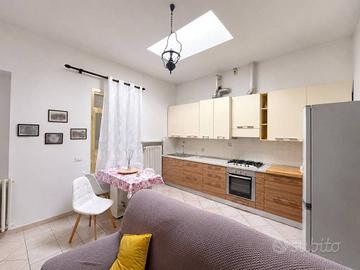 Casa indipendente di 110 m² con 5 locali e box aut