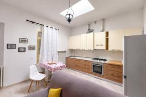Casa indipendente di 110 m² con 5 locali e box aut