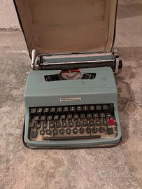 Macchina da scrivere Olivetti Lettera 32 vintage  