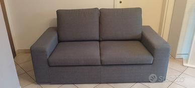divano due posti grigio
