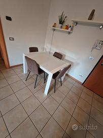 Tavola e 4 sedie sala da pranzo COME NUOVE
