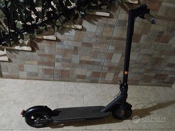 Monopattino elettrico e Casco 