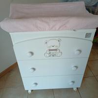 Lettino e fasciatoio con cassetti 