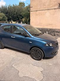 lancia ypsilon  ibrida benzina