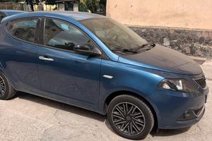 lancia ypsilon  ibrida benzina