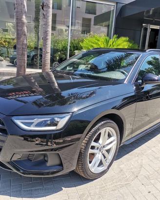Audi A4 Avant 40 TDI S tronic TOTAL BLACK