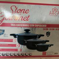 Set di tre pentole con coperchio antiaderente