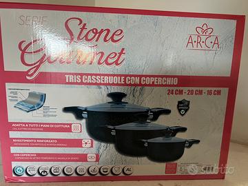 Set di tre pentole con coperchio antiaderente