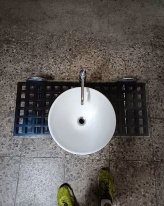 Lavandino Mariani in vetroplastica con rubinetto