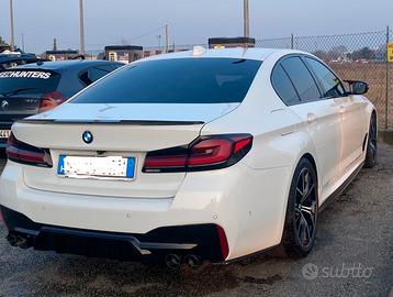 BMW   G30   2022
