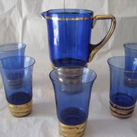 Brocca in vetro blu con inserti in oro zecchino