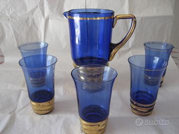 Brocca in vetro blu con inserti in oro zecchino