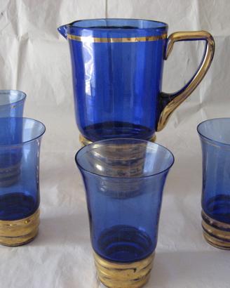 Brocca in vetro blu con inserti in oro zecchino