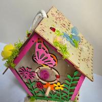 Casetta in legno decorata a mano