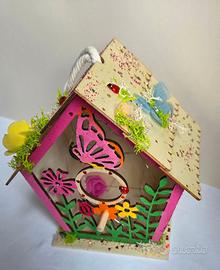 Casetta in legno decorata a mano