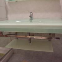 Lavandino bagno in vetro con ripiano inferiore, me