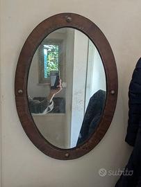 Specchio ovale vintage con cornice in legno