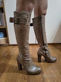 Stivali, tg 37, con plateau interno, tacco 10