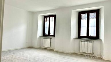 MORTARA CENTRO: TRILOCALE RISTRUTTURATO CON AUTORI