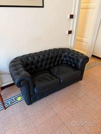 Divano Chester nero, due posti