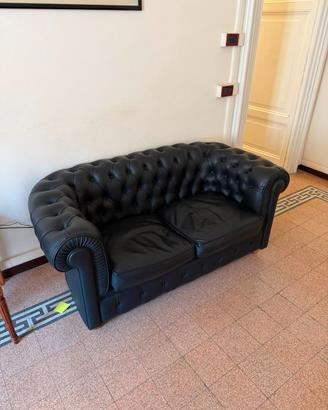Divano Chester nero, due posti