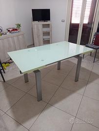 Tavolo in vetro satinato