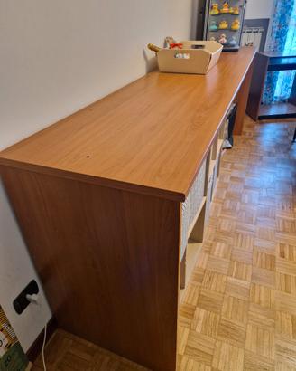 Set di mobili camera composto da tavolo e consolle