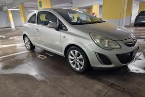 Opel Corsa 1.2 3 porte b-color