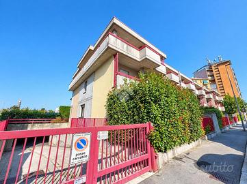 VILLA A SCHIERA D'ANGOLO A NOVARA
