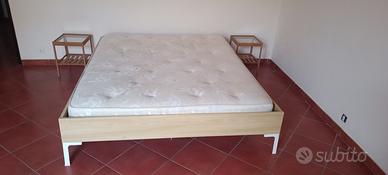 Letto con doghe, telaio+comodini (no materasso)