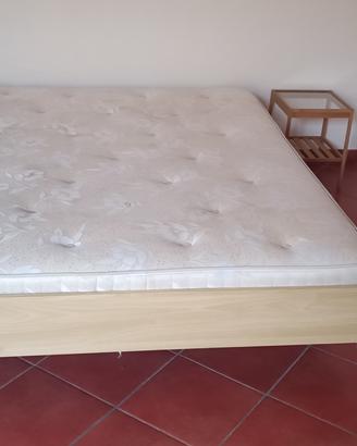 Letto con doghe, telaio+comodini (no materasso)