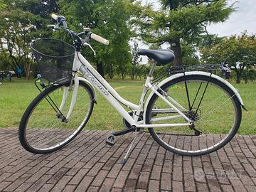 Bici donna con cestino