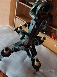 lampadario artigianale  in legno e ferro battuto