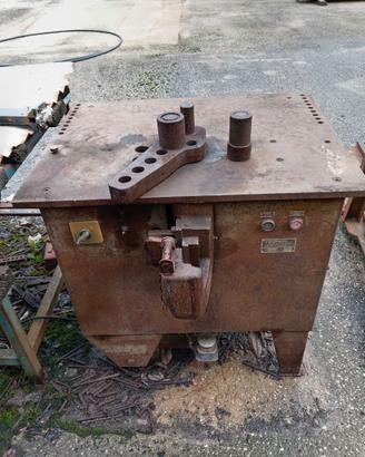 Macchina taglia/piega ferro