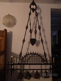 lampadario antico in legno