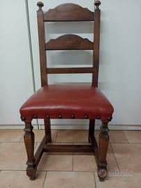 Sedia in legno massello e seduta in pelle imbottit