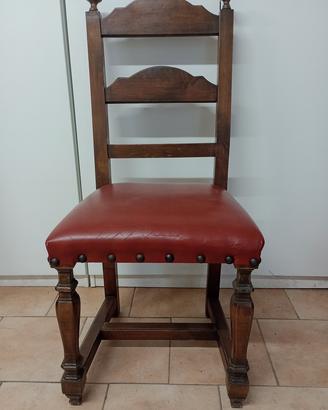 Sedia in legno massello e seduta in pelle imbottit