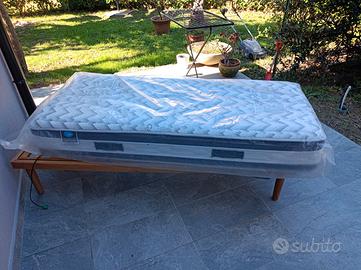 Letto elettrico singolo con materasso