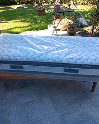 Letto elettrico singolo con materasso