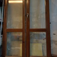 Portafinestra in legno colore noce doppio vetro