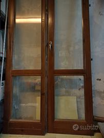 Portafinestra in legno colore noce doppio vetro