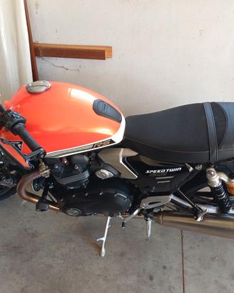 Triumph speed twin 1200 rs