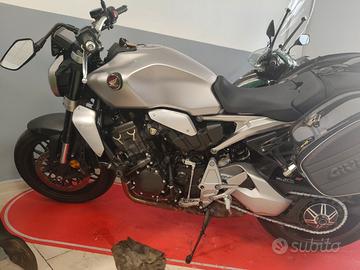 Honda CB1000R incidentata 