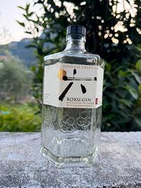 Bottiglia gin Roku