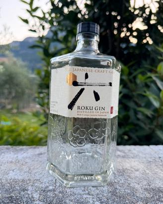 Bottiglia gin Roku